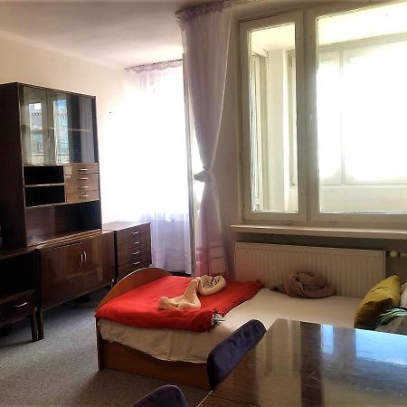 Comfortable 3 Bedroom Rental Unit With A Cozy Balcony In Center Warsaw Exterior photo