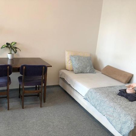 Comfortable 3 Bedroom Rental Unit With A Cozy Balcony In Center Warsaw Exterior photo