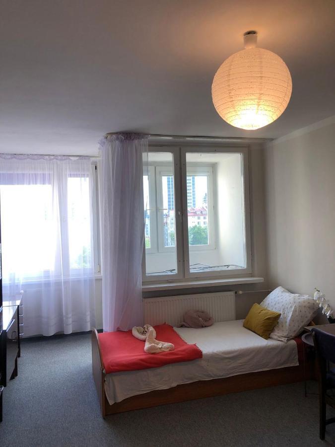 Comfortable 3 Bedroom Rental Unit With A Cozy Balcony In Center Warsaw Exterior photo