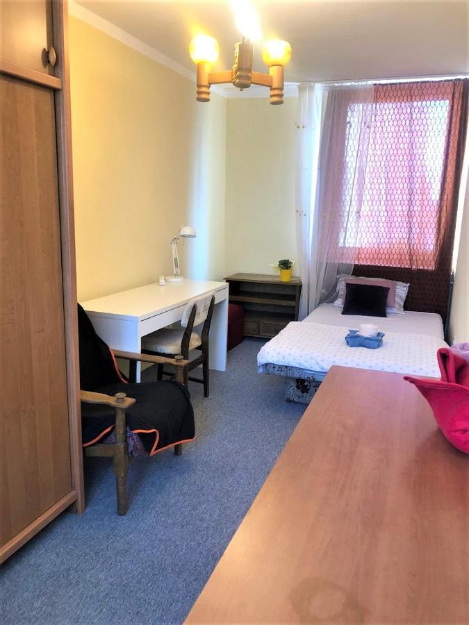 Comfortable 3 Bedroom Rental Unit With A Cozy Balcony In Center Warsaw Exterior photo