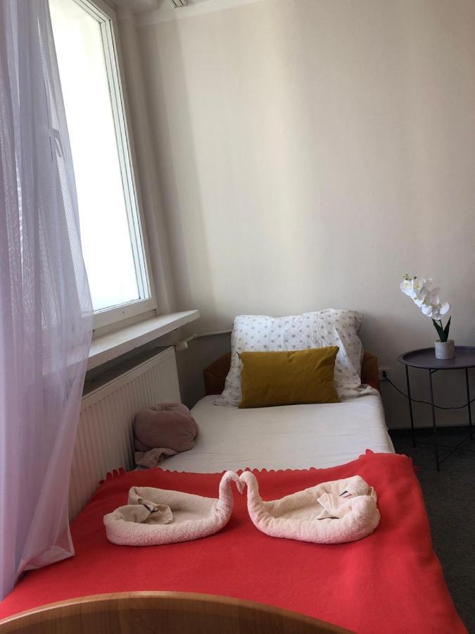 Comfortable 3 Bedroom Rental Unit With A Cozy Balcony In Center Warsaw Exterior photo
