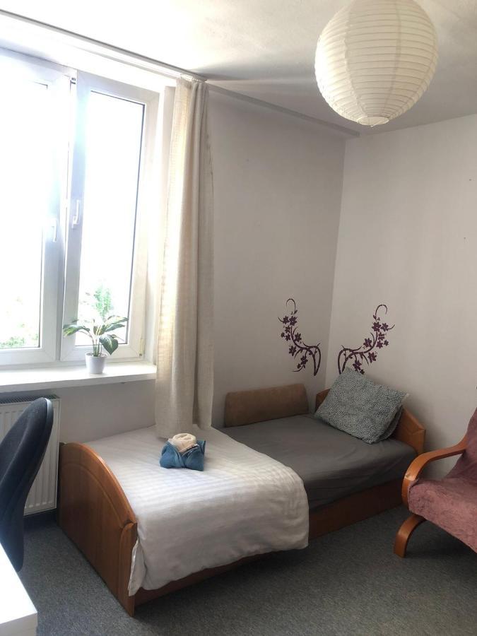 Comfortable 3 Bedroom Rental Unit With A Cozy Balcony In Center Warsaw Exterior photo